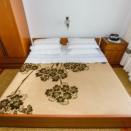 Apartmani Jelica Krk Town Buitenkant foto
