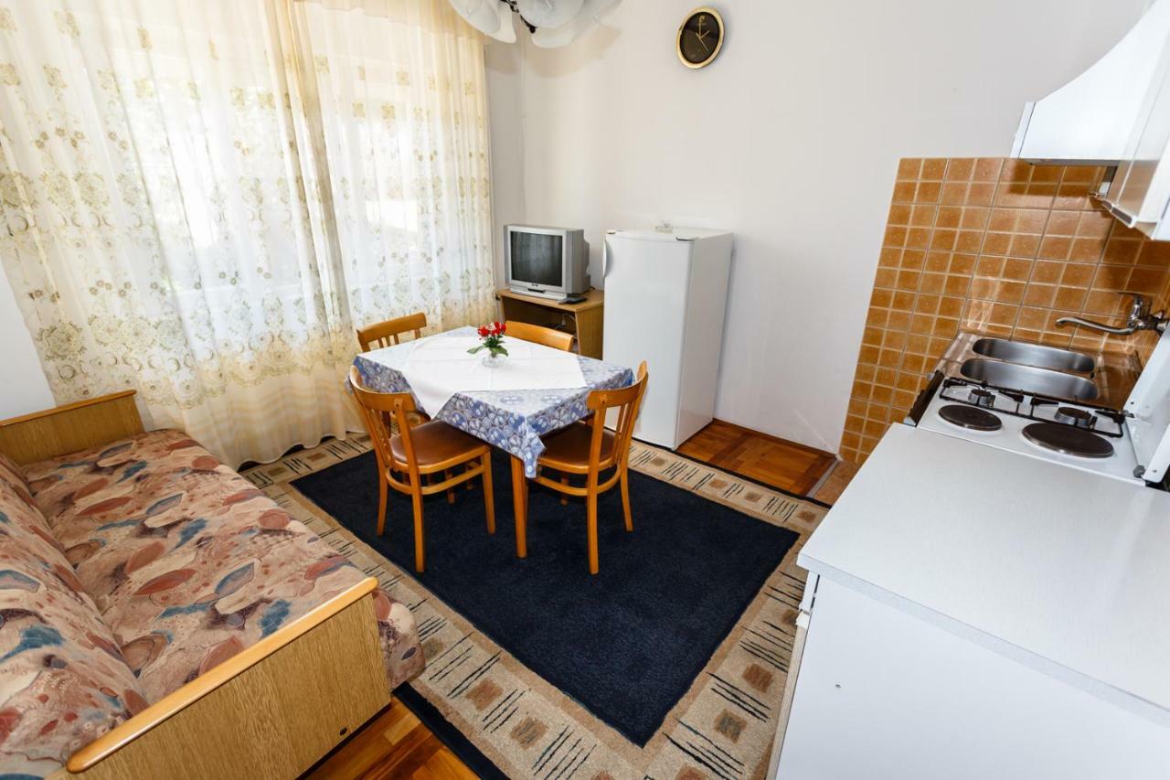 Apartmani Jelica Krk Town Buitenkant foto