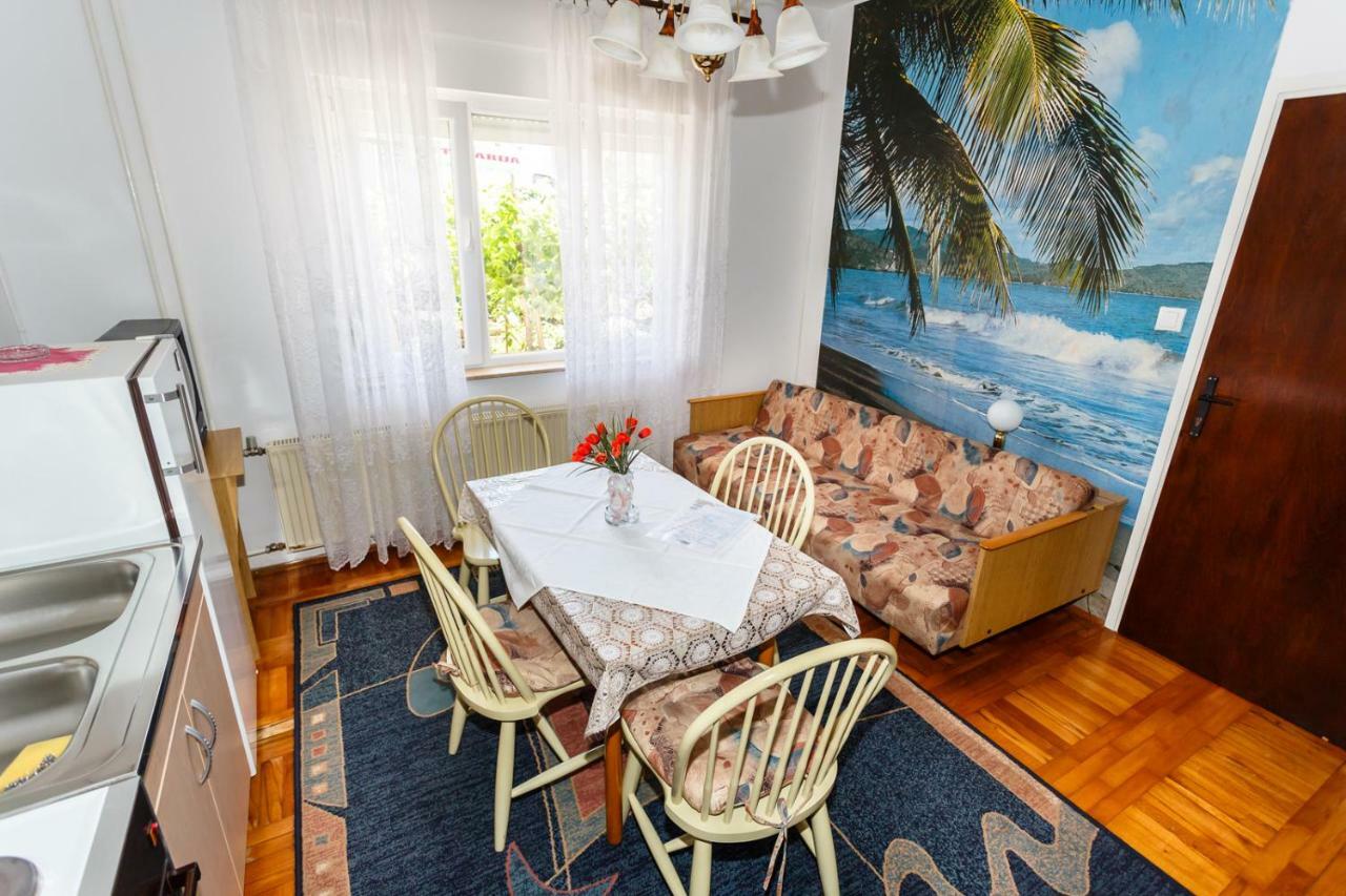 Apartmani Jelica Krk Town Buitenkant foto