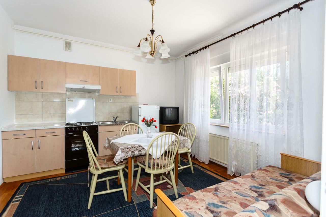 Apartmani Jelica Krk Town Buitenkant foto