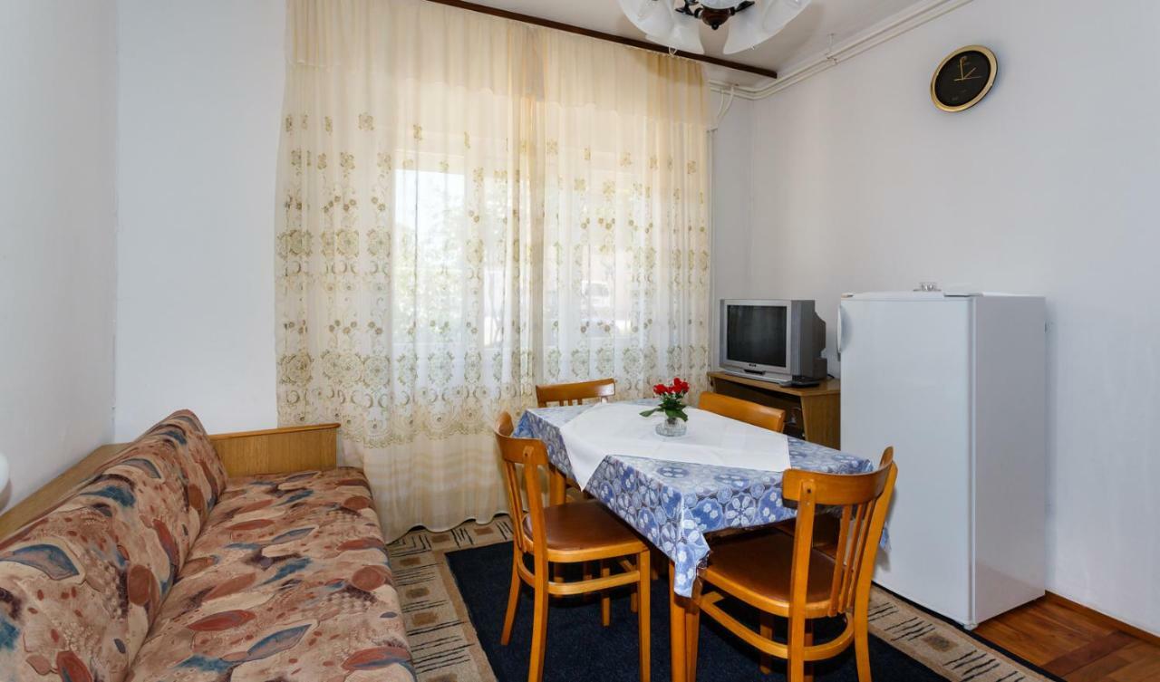 Apartmani Jelica Krk Town Buitenkant foto